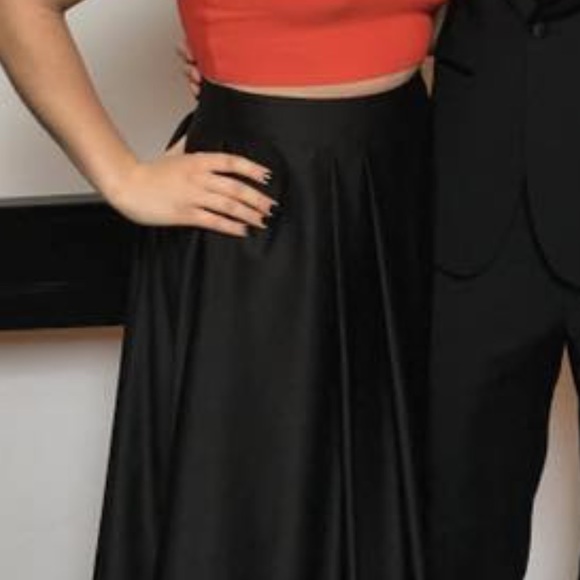 Dresses & Skirts - Black Prom Skirt!!